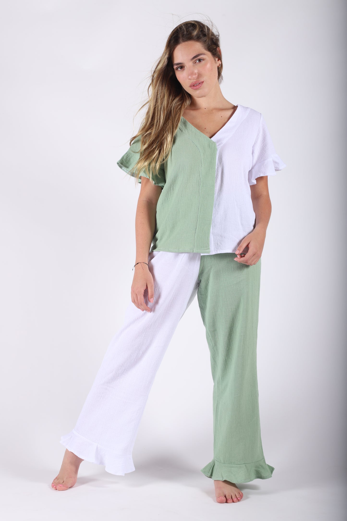 White/ Pistachio Green